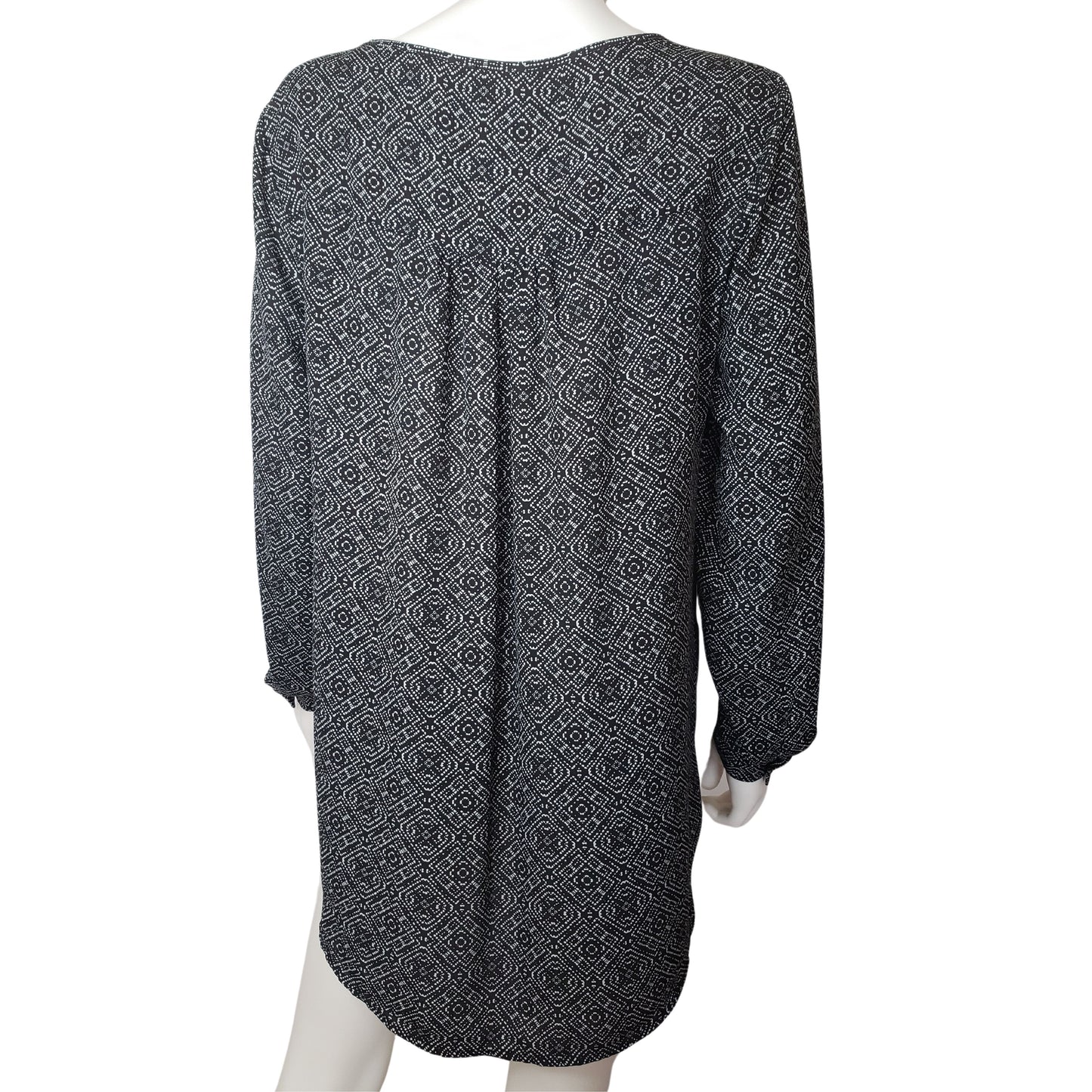 CHELSEA & THEODORE Black & Gray Patterned Long Sleeve Shirt with Tulip Hem, Small