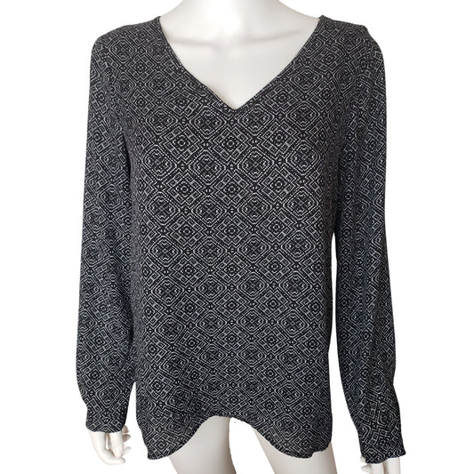 CHELSEA & THEODORE Black & Gray Patterned Long Sleeve Shirt with Tulip Hem, Small