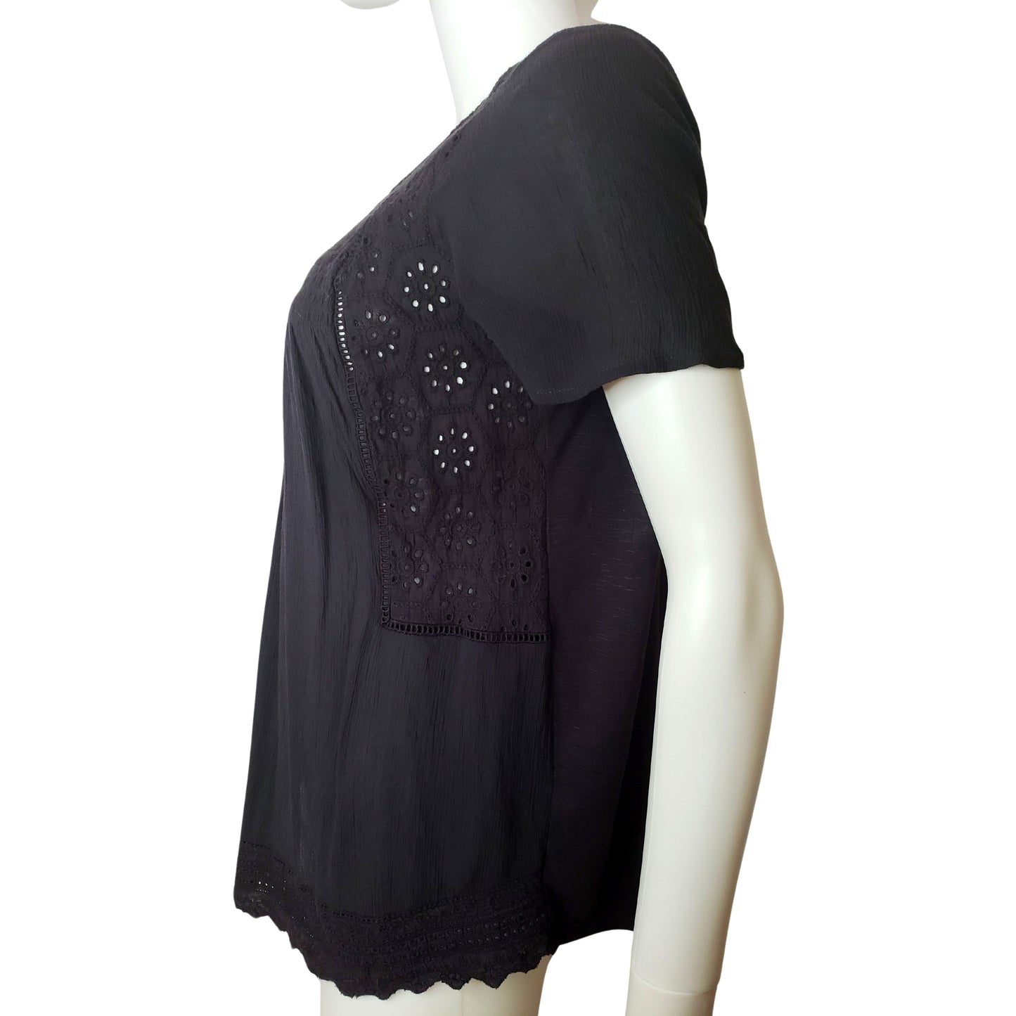 KNOX ROSE Black Beauty Short Sleeve Shirt with Lace Embellishments, Medium